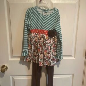 Beautiful pants set. Christmas animals but could wear all winter.